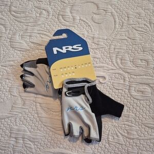NRS women's Boater's Gloves Medium. UPF 50+, water sport gloves black gray NWT